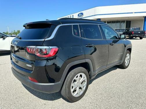Diamond Black 2024 Jeep Compass Latitude