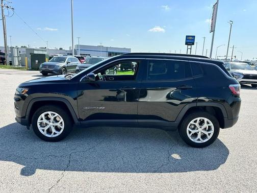 Diamond Black 2024 Jeep Compass Latitude