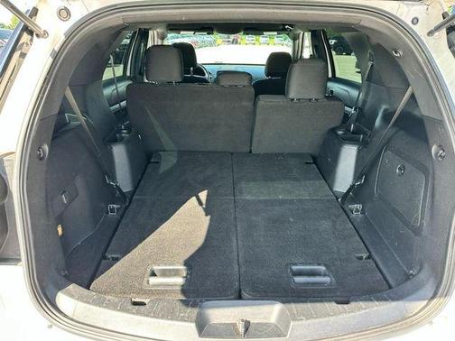 White Platinum Clearcoat Metallic 2017 Ford Explorer XLT