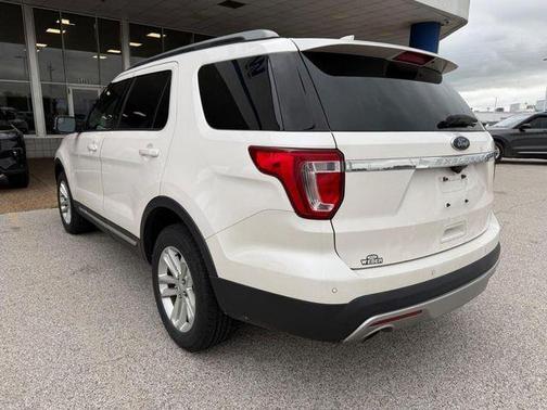White Platinum Clearcoat Metallic 2017 Ford Explorer XLT