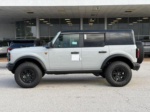 Avalanche Gray 2026 Ford Bronco Badlands
