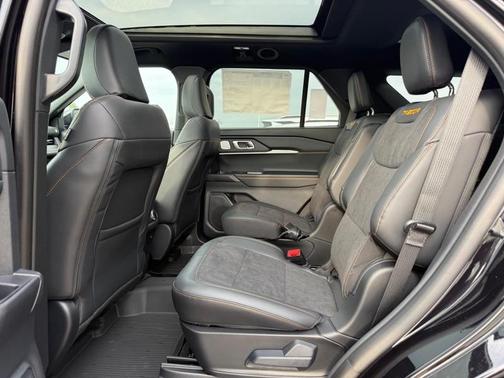 Agate Black Metallic 2026 Ford Explorer Tremor 4WD