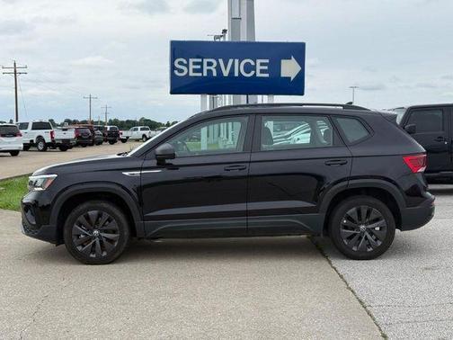 Deep Black Pearl Effect 2024 Volkswagen Taos 1.5T S