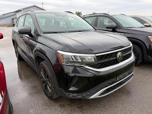 Deep Black Pearl Effect 2024 Volkswagen Taos 1.5T S