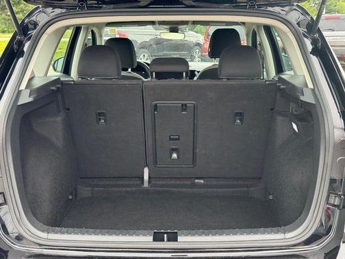 Deep Black Pearl Effect 2024 Volkswagen Taos 1.5T S