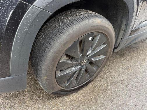 Deep Black Pearl Effect 2024 Volkswagen Taos 1.5T S