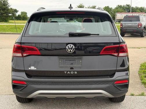 Deep Black Pearl Effect 2024 Volkswagen Taos 1.5T S