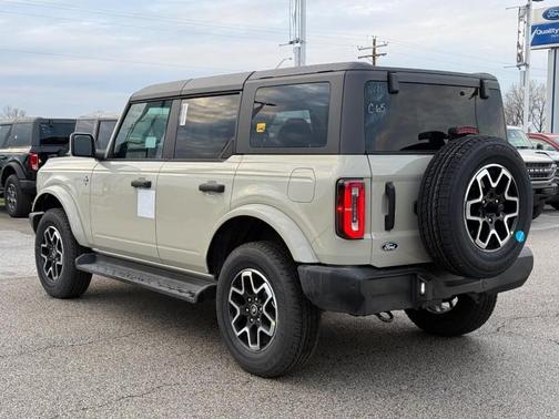 2026 Ford Bronco Outer Banks