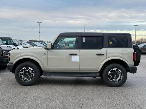 2026 Ford Bronco Outer Banks
