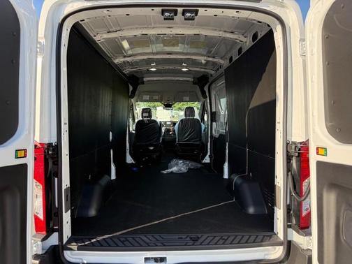 2025 Ford Transit-250 148 WB Medium Roof Cargo