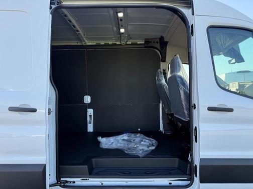 2025 Ford Transit-250 148 WB Medium Roof Cargo
