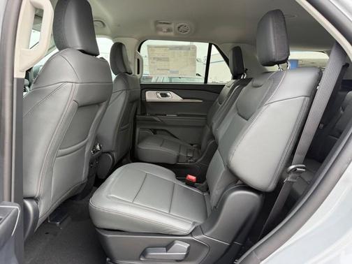 Space White Metallic 2026 Ford Explorer Active