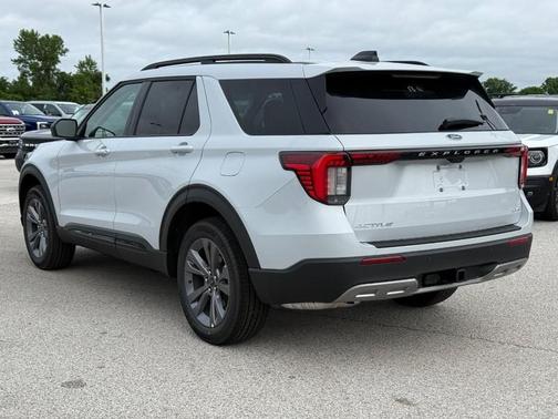 Space White Metallic 2026 Ford Explorer Active