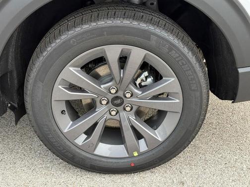 Space White Metallic 2026 Ford Explorer Active