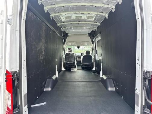 Oxford White 2026 Ford Transit-250 Base