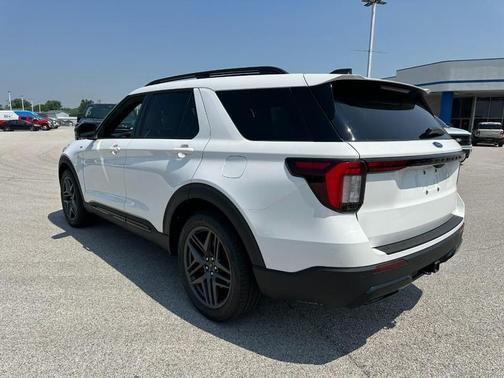 2025 Ford Explorer ST-Line RWD