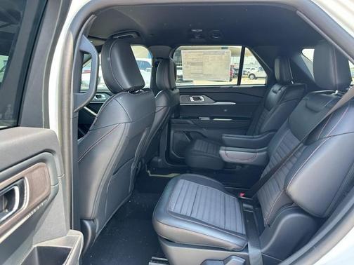 2025 Ford Explorer ST-Line RWD