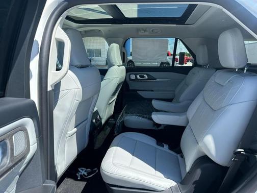 2025 Ford Explorer Platinum 4WD