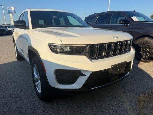 Bright White Clearcoat 2025 Jeep Grand Cherokee Laredo X