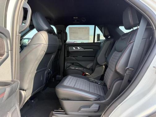 2025 Ford Explorer ST-Line 4WD