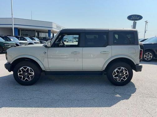 Desert Sand 2025 Ford Bronco Outer Banks