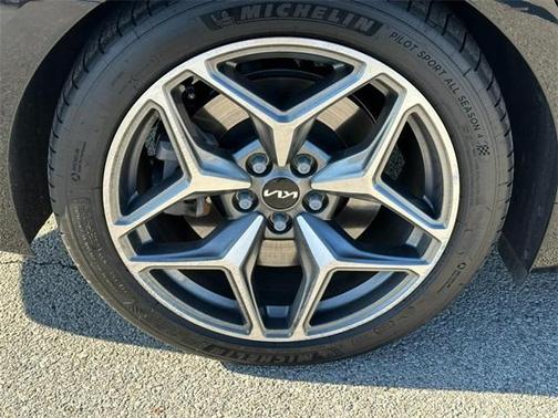 2019 Kia K900 Luxury