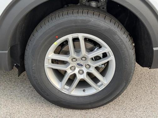 Space White Metallic 2026 Ford Explorer Active