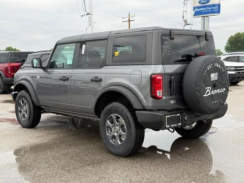 Carbonized Gray Metallic 2026 Ford Bronco Big Bend