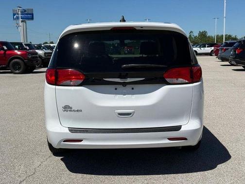 Bright White Clearcoat 2022 Chrysler Voyager LX