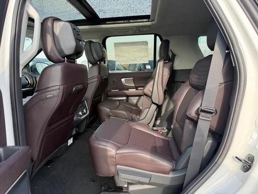 White Tri-Coat 2026 Ford Expedition Platinum