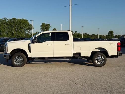Oxford White 2026 Ford F-350 Lariat Super Duty