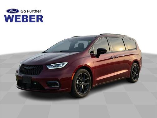 Velvet Red Pearlcoat 2023 Chrysler Pacifica Limited