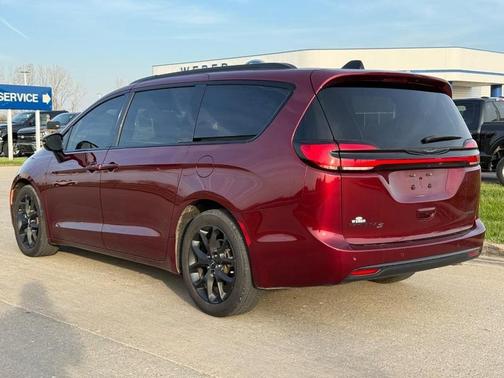 Velvet Red Pearlcoat 2023 Chrysler Pacifica Limited