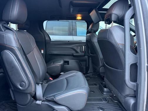 2021 Toyota Sienna XSE 7 Passenger