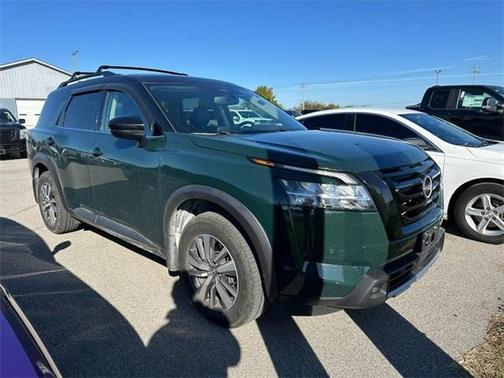 2022 Nissan Pathfinder SL