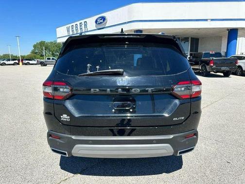 Crystal Black Pearl 2023 Honda Pilot Elite