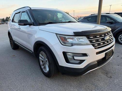 White Platinum Clearcoat Metallic 2016 Ford Explorer XLT