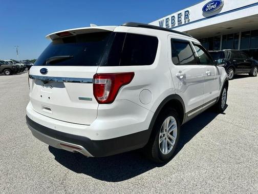 White Platinum Clearcoat Metallic 2016 Ford Explorer XLT
