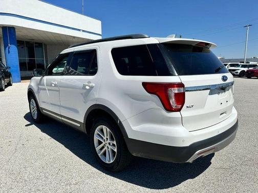 White Platinum Clearcoat Metallic 2016 Ford Explorer XLT