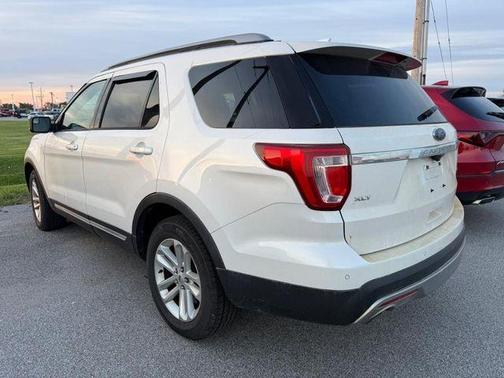 White Platinum Clearcoat Metallic 2016 Ford Explorer XLT