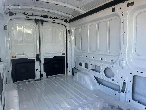 2026 Ford Transit-250 148 WB Medium Roof Cargo