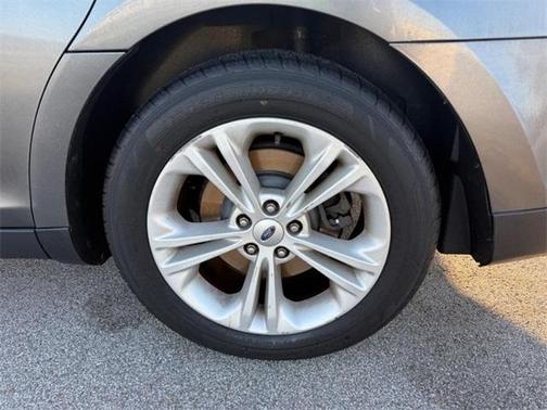 2016 Ford Taurus SEL