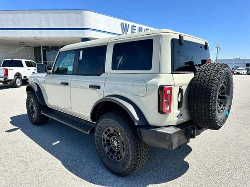 Desert Sand 2026 Ford Bronco Outer Banks