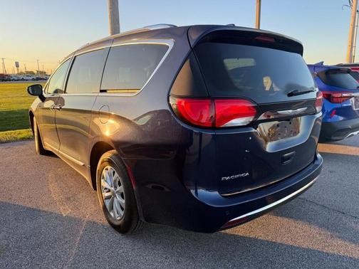 Jazz Blue Pearlcoat 2019 Chrysler Pacifica Touring-L