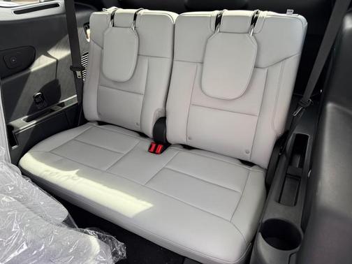 Rapid Red Metallic Tinted Clearcoat 2026 Ford Explorer Platinum