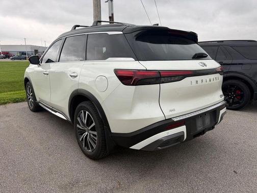 Majestic White / Black Obsidian 2023 INFINITI QX60 AUTOGRAPH