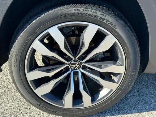 2022 Volkswagen Atlas Cross Sport 3.6L V6 SEL Premium R-Line