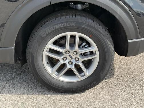 Agate Black Metallic 2026 Ford Explorer Active