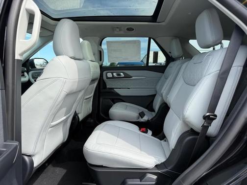 Agate Black Metallic 2026 Ford Explorer Platinum