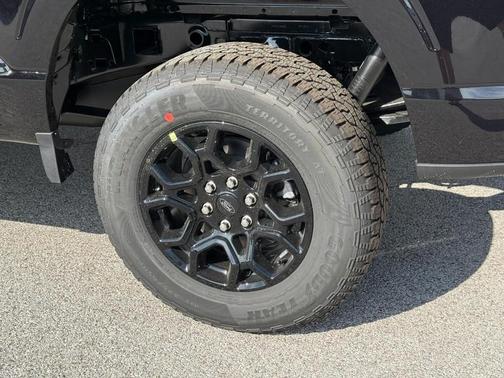 Agate Black Metallic 2026 Ford F-150 XLT